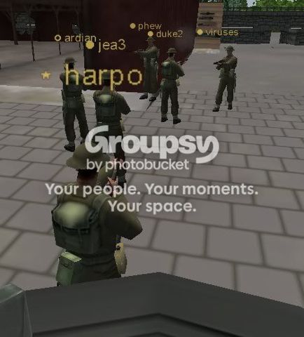 3CD soldiers gathered in a town square; tags include Jea3, Harpo, Phew, Duke2, Viruses and Ardian (in-game screenshot)